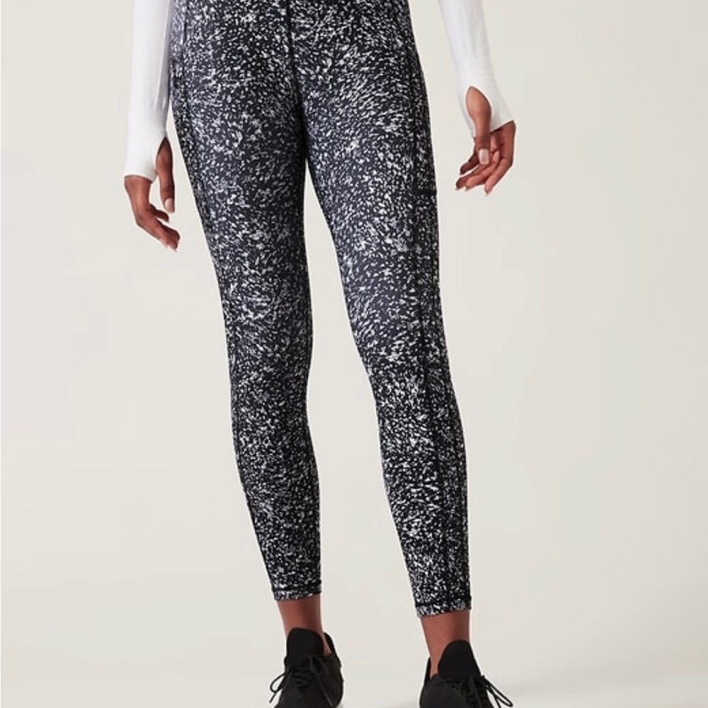 Athleta Ultimate Stash 7/8 Tight